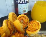 Foto del paso 2 de la receta: Chupetines de hojaldre de jamón y queso