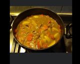 Une image de l'étape 2 de Curry d agneau aux carottes et navets blancs.