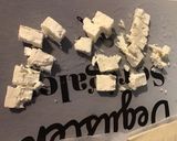 Une image de l'étape 2 de Bouchées feuilletées à la truffe, feta et sésame.