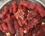 Hình bước làm 2 của món Bò cuộn phô mai