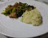 A picture of step 7 of Stir Fried Chicken with Purple Sprouting Broccoli.