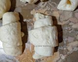 A picture of step 9 of Jam filled croissants.