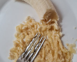 Foto del paso 1 de la receta: Galletitas de banana 🍪 fáciles 🍪 sin azúcares ni edulcorantes ni harina 🍪 sin balanza 🍪 3 ing