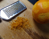 Foto del paso 1 de la receta: Flan de naranja con bizcocho y nueces