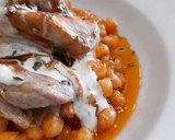 Foto del paso 6 de la receta: Garbanzos con secreto ibérico y salsa de gorgonzola picante
