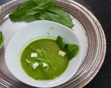 A picture of step 4 of Spinach soup with cucumber noodles.