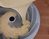 Foto del passaggio 3 della ricetta Bundt cake allo yogurt e rum🌺