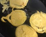 A picture of step 3 of Baingan Pakoda.