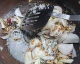 A picture of step 2 of Schezwan fried rice sizzler.