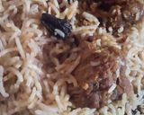 A picture of step 5 of Awadhi pulao or famous yakhni pulao.