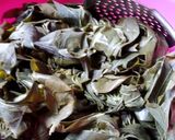Foto langkah ke 1 dari resep Sayur daun singkong.