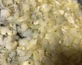 Foto del paso 4 de la receta: Medallones de merluza en salsa verde con almejas y gambas 🍤