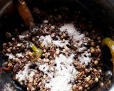 A picture of step 5 of Green chillies chutney (pachchimirchi pachchadi).
