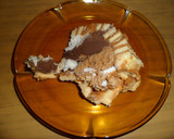 Foto del paso 7 de la receta: Postre de pionono con helado de chocolate, dulce de leche y americana.