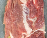 Foto del paso 2 de la receta: Rollo de secreto de cerdo navideño y económico 🎁❤️
