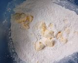 A picture of step 1 of Berry Tarts😘.