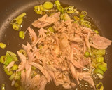 Foto del paso 1 de la receta: Salsa de pollo asado y puerros para pasta