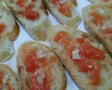 Foto del paso 2 de la receta: Bruschetas con jamón crudo y pesto