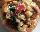 Foto del paso 4 de la receta: Champiñones rellenos de jamón y cebolla 🧅🧄