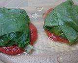 Foto del paso 5 de la receta: Paquetitos de acelgas con revuelto de pescado en cama de tomate