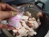 กากหมูเจียว