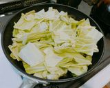 Foto langkah ke 3 dari resep Ayam Kubis tumis Mayones.