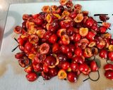 Une image de l'étape 2 de Compote de cerises au thym et citron.