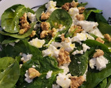 Foto del paso 2 de la receta: Ensalada de espinacas con requesón, nueces y miel