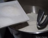 A picture of step 1 of ِDough fried pizza.