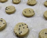 Foto del paso 2 de la receta: 🍘🧀 Galletitas saladas de queso roquefort con semillas de sésamo 🧀🍘 5 ingredientes