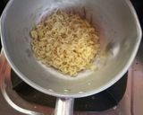 Foto langkah ke 1 dari resep Mie Instan Carbonara.