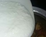 A picture of step 1 of Sindhi murg elaichi.