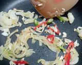 Foto langkah ke 1 dari resep Nasi Goreng Sosis.