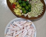 Hình bước làm 1 của món Chân gà ngâm sả tắc
