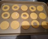 Foto del paso 5 de la receta: Espejitos (con mermelada de frutilla)