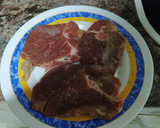 Foto del paso 3 de la receta: Lomo de cabeza de cerdo, con huevos rellenos, olla express