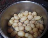 Foto del paso 6 de la receta: Carne de cochino en adobo con papas arrugas