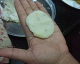 A picture of step 3 of Stuffed rice balls.