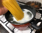 Foto del paso 3 de la receta: Tallarines a la boloñesa con huevo duro y flor de tomate cherry