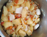 Foto del paso 3 de la receta: Marmitako de choco y bacalao