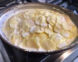 Une image de l'étape 10 de Gratin de pommes de terre façon dauphinoise à l'ail confit et deux fromages.