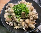 Une image de l'étape 11 de Duo de champignons sautés ail rose et coriandre.