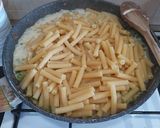 Foto del passaggio 4 della ricetta Pasta con tonno e piselli