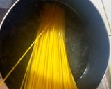 Foto del paso 1 de la receta: Pastas con pollo en salsa blanca con cebolla larga