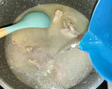 Foto langkah ke 2 dari resep Sop Ayam Kemiri.