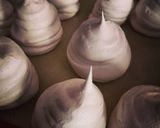 Foto del passaggio 8 della ricetta Meringhe all'acqua di rosa e vaniglia