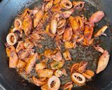 Foto del paso 3 de la receta: Arroz meloso de sepia, calamares y jurel en salazón(opcional)