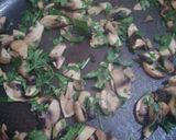 Foto del paso 2 de la receta: Spaghetti Bibi de zucchinis con champiñones y perejil 🍄🌿🍝