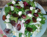Foto del paso 1 de la receta: Ensalada con uvas, feta y vinagreta de sésamo