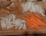 A picture of step 2 of Gyoza Soup.